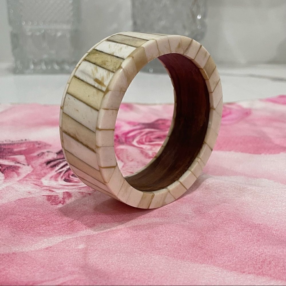 VINTAGE  Inlaid Bone Indonesian Oversize White Wood Bangle Bracelet